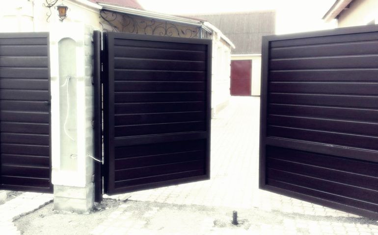 Распашные гаражные ворота Самара